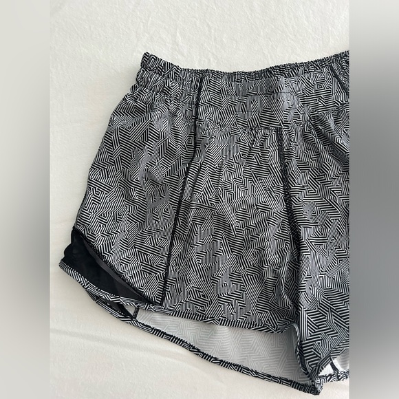 Lululemon Hotty Hot Shorts - Picture 2 of 4